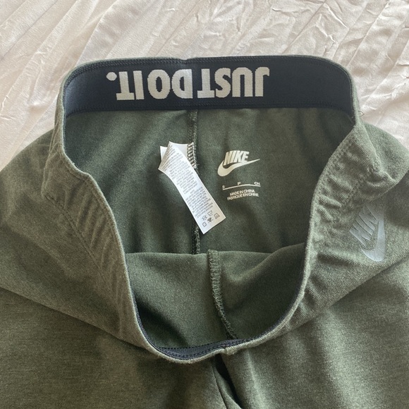 Nike Leggings - Picture 3 of 8